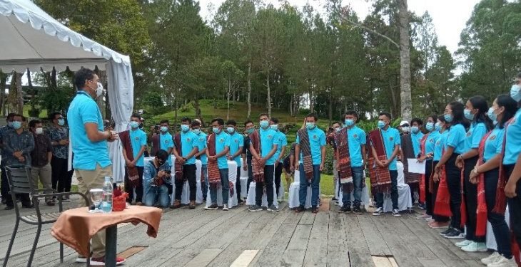 Menparekraf lepas 30 siswa Danau Toba magang ke Poltekpar Bali