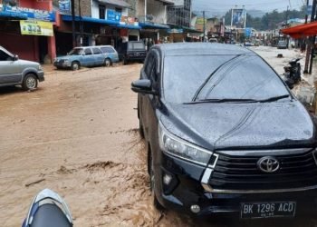 Kota Parapat kebanjiran