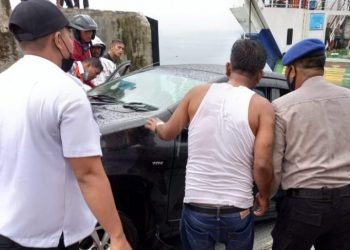 Polisi selidiki jatuhnya mobil Avanza  dari kapal di Danau Toba