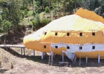 Terbengkalai 25 tahun, wisata Replika Ikan Mas Danau Toba dibenahi