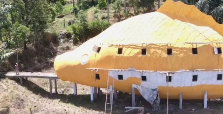 Terbengkalai 25 tahun, wisata Replika Ikan Mas Danau Toba dibenahi