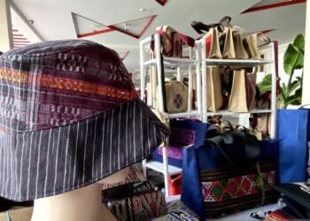 Topi berbahan kain ‘Ulos’ banyak diburu delegasi W20